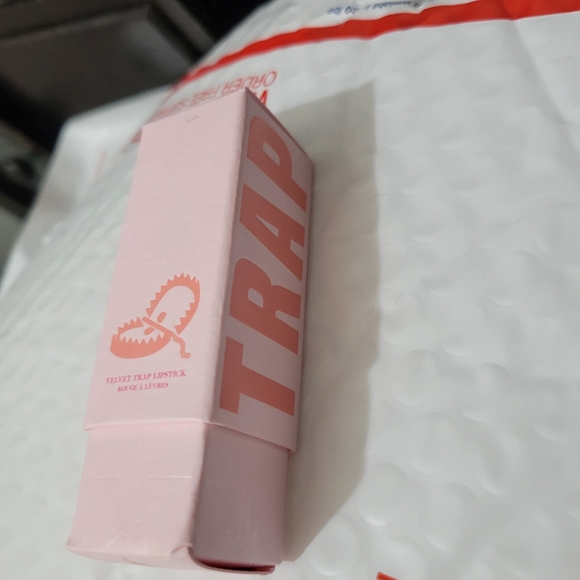 Jeffree Star Velvet Trap Lipstick NIB - Picture 9 of 11